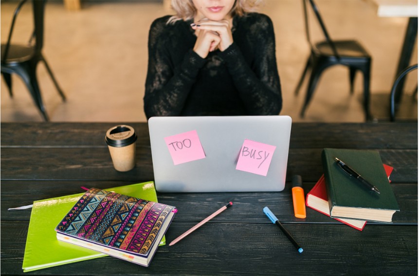 How to Build a Side Hustle in 2025: Tools, Tips & Trends
